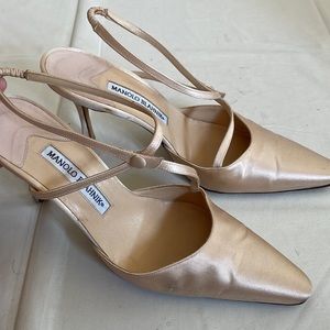MANOLO BLAHNIK PEACH SATIN HEELS 38